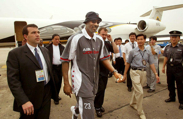 组图乔丹04年中国行万千球迷只为见神一面