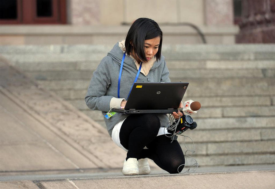 2015全国两会:出镜的女记者们