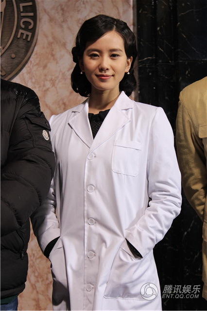 《黎明决战》吴奇隆为刘诗诗过生日 被众人灌醉