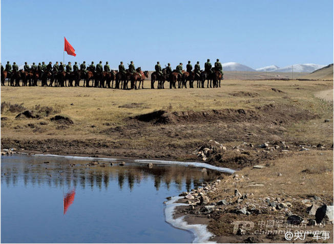 组图:高原铁骑 中国战略导弹部队骑兵连