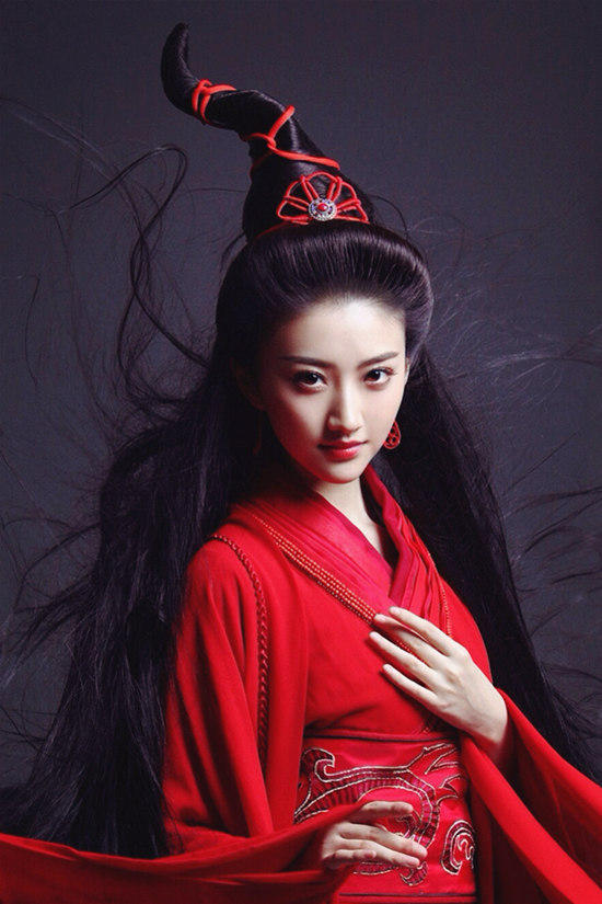 张艺谋《长城》正式开机 景甜古装造型引猜测