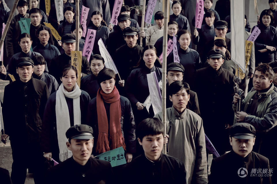 献礼剧《巨浪》曝片花 小人物视角抒战地烽火情