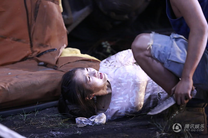 《左耳》4月24日疼痛上映 关晓彤被虐扇耳光