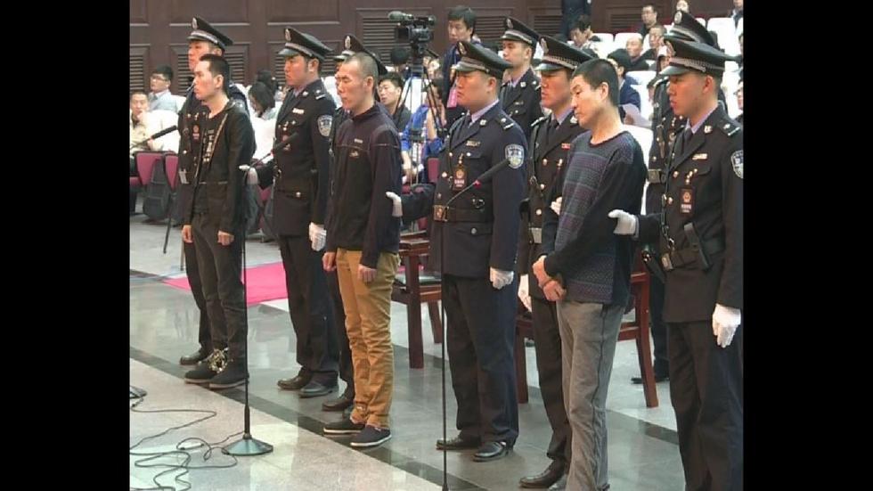 哈尔滨3名犯人杀警察越狱案开审