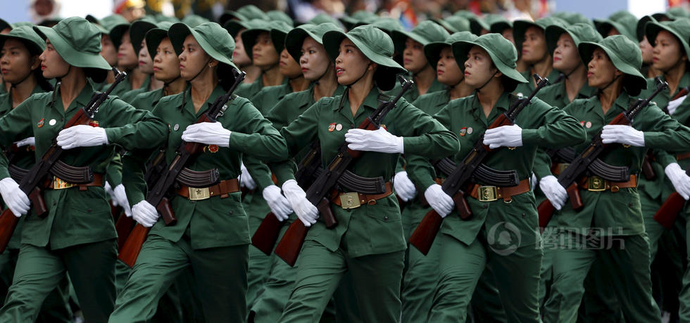 组图:越南举行阅兵式 纪念越战结束40周年