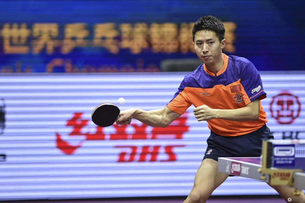 高清:世乒赛马龙胜方博首夺冠 跳上球台庆祝