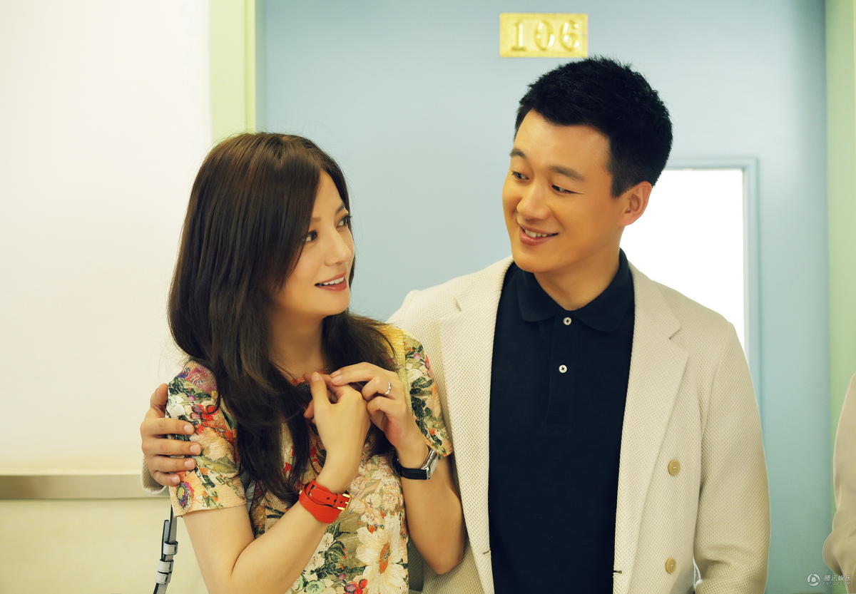 《虎妈猫爸》首播无尿点 赵薇被赞"太美了"