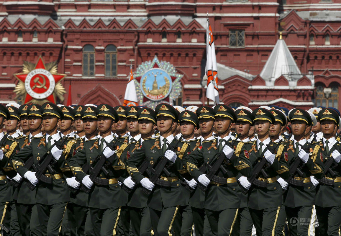 中国三军仪仗队亮相俄罗斯红场大阅兵
