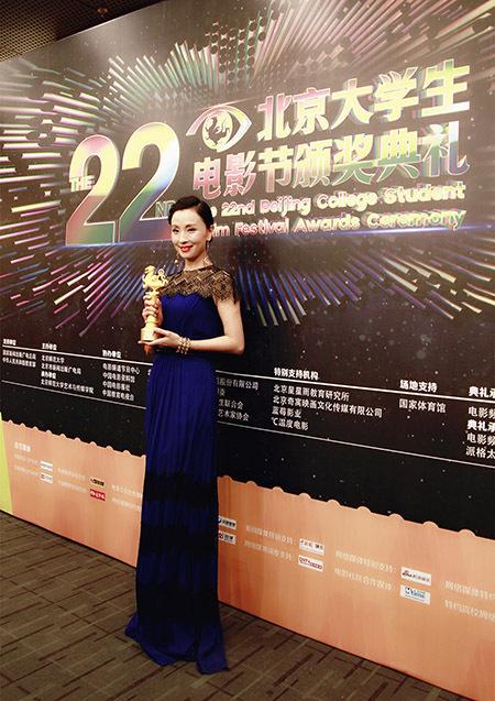 陶虹再获大学生电影节影后 赞赵薇实至名归