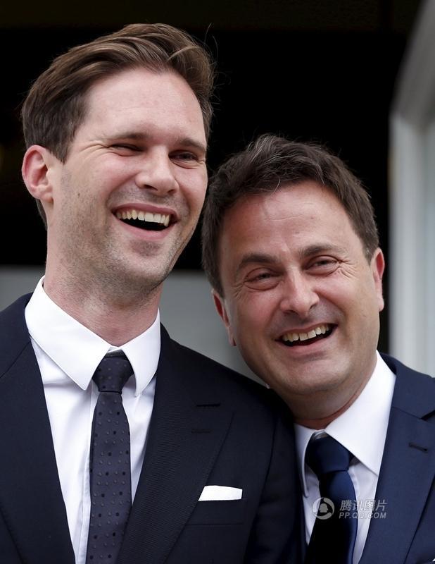 现场: 卢森堡首相与同性男友注册结成"夫妻"