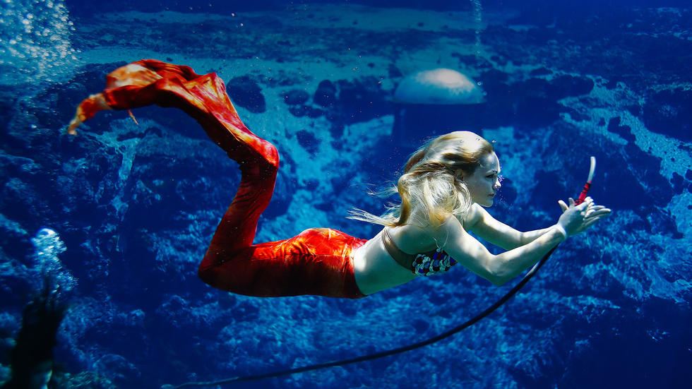 美国佛州小镇"美人鱼"比人多