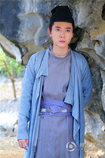 张丹峰《花千骨》放血救骨头 东方被赞第一暖男