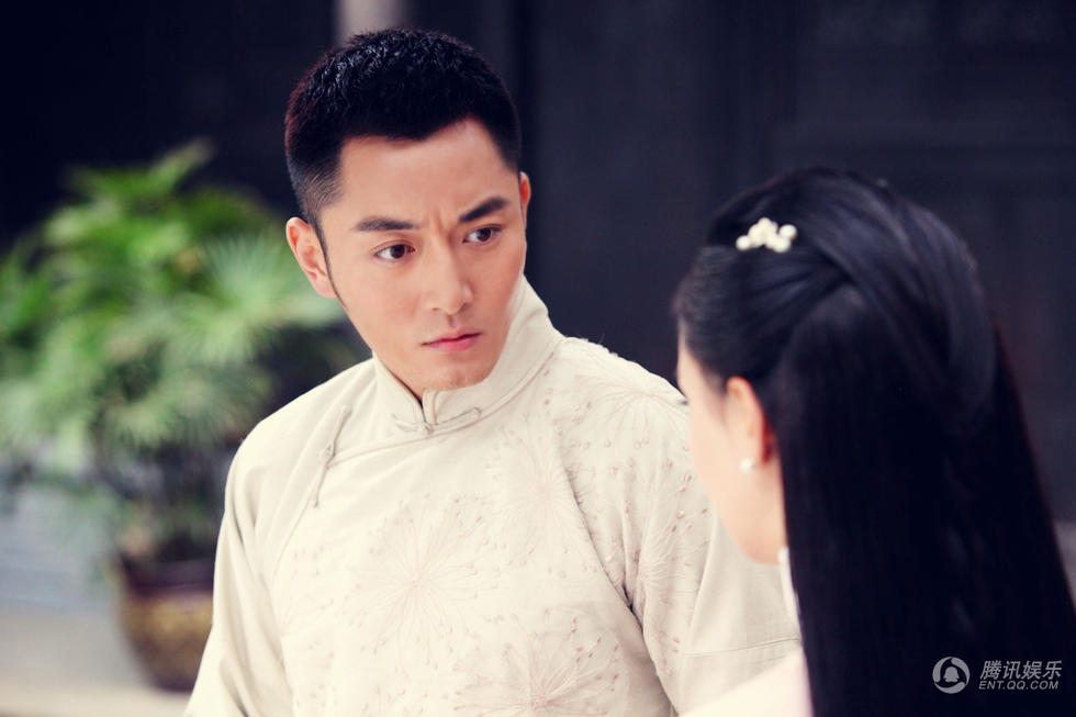 黑暗骑士为爱放手 李东学《彩虹男人》虐心升级