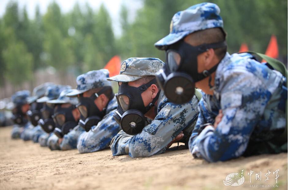 組圖:空軍種子教練員集訓 爬輪胎牆 練匕首術 在集勇氣,戰術,體能於