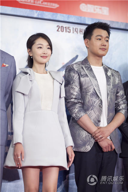 电影《冰河追凶》在上海电影节举办了首场新闻发布会,佟大为,周冬雨