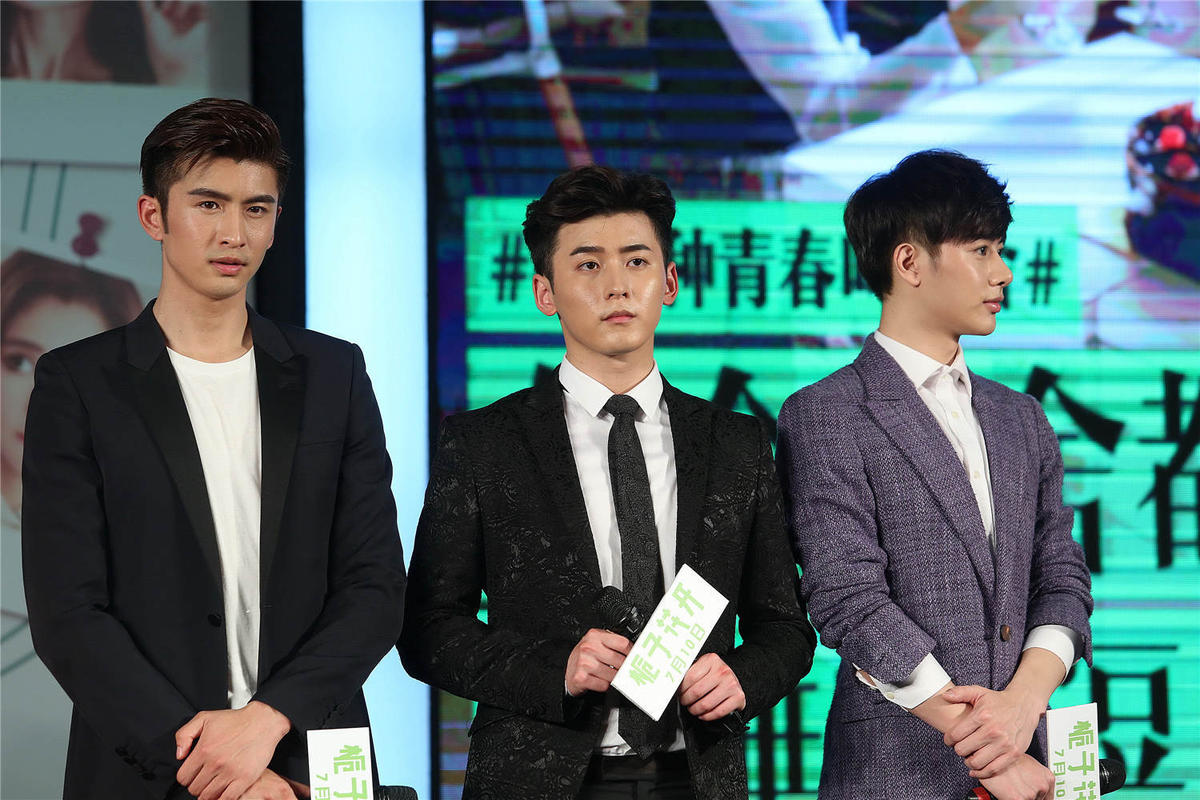 腾讯娱乐讯(文/付超图/薛建宇)6月17日,由何炅导演,李易峰,张慧雯领衔