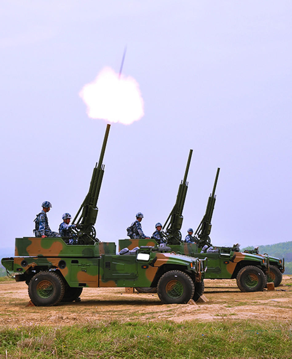 步兵支援利器 国产车载速射炮实射