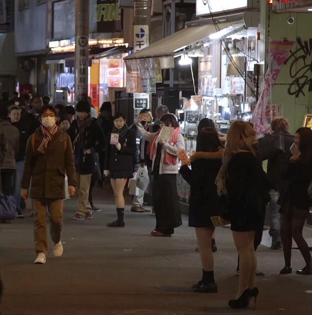 晚聊:小伙见女网友遭软禁 钱上写字求救逃魔窟_热点聚焦_信阳论坛