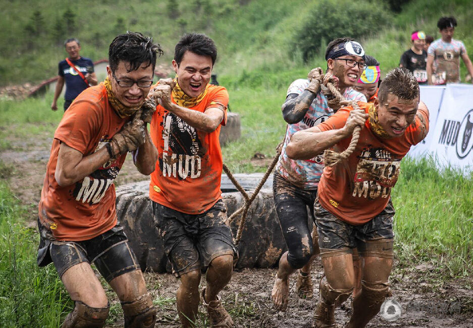 组图:泥巴竞技!2015mud game崇礼欢乐开跑
