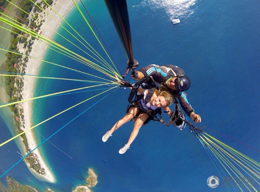 最惊险炫酷自拍! 2000米高空英女孩挑战极限_体育_腾讯网