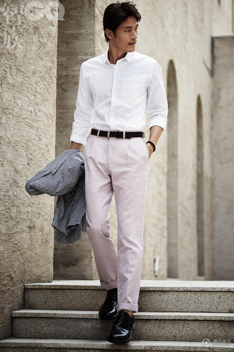 高清:耿乐街拍示范初秋时尚 简约随性魅力十足 5张