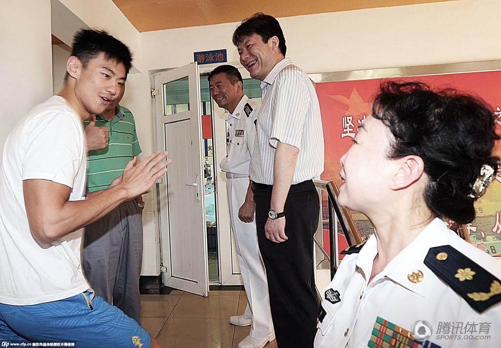 记者随行走进"隐藏"于虹口区广灵二路一侧小区内的海军体工队,一探