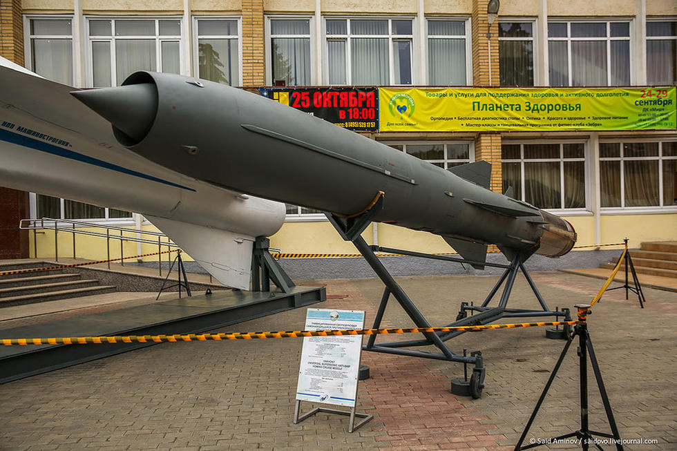 在 上世纪90年代,马卡耶夫设计局开始研发"宝石"反舰导弹.