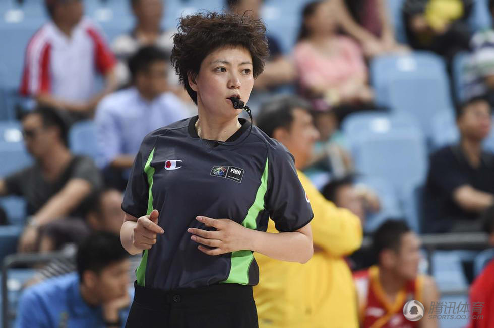高清巾帼不让须眉女裁判执法亚锦赛成亮点