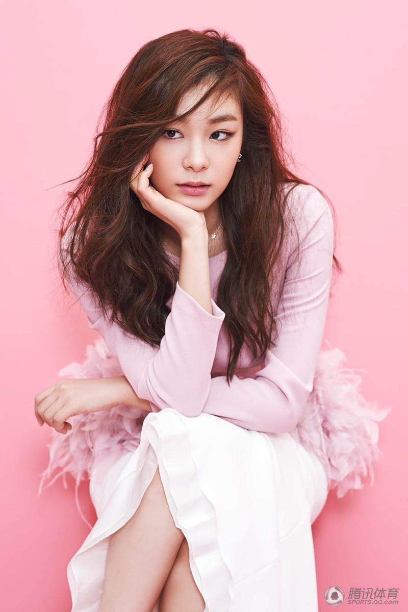 高清:身姿婀娜!金妍儿上演粉色制服诱惑_体育_腾讯网