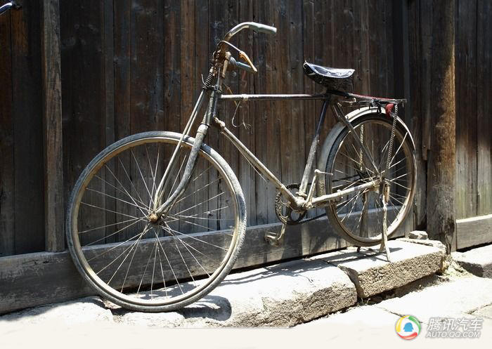 不少老司机回忆起了上个世纪80年代的交通,车辆,那些车都是他们记忆中