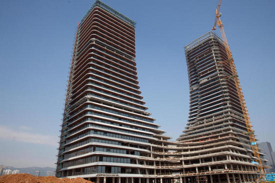 中国奇葩建筑:u型楼和秋裤楼遥相呼应