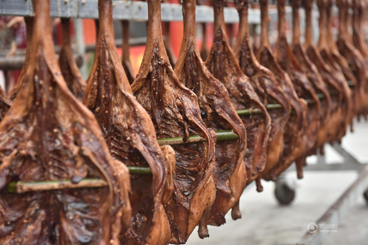 四川"板鸭一条街"香气四溢 获赞最具年味街道