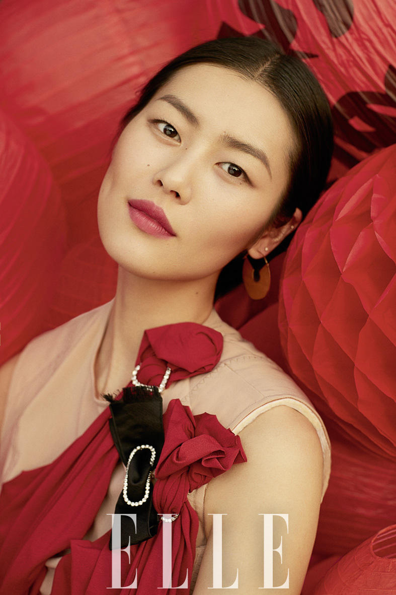 高清:刘雯年味儿大片曝光 火红魅力诠释中国风