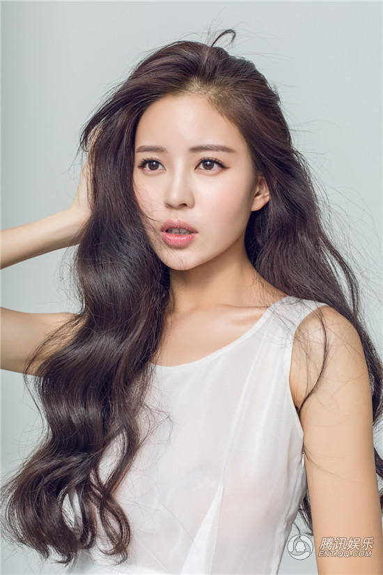 高清:温心春日时尚大片 清纯白裙气质清雅