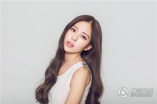 高清:温心春日时尚大片 清纯白裙气质清雅