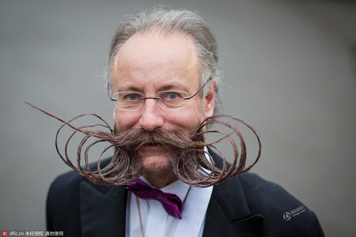 德国办胡须大赛选手扮傅满洲着清朝服装