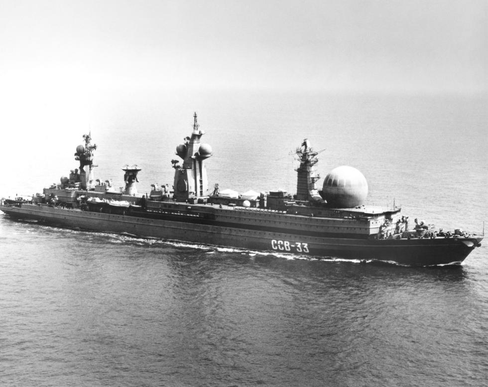 组图:世界最大电子侦察舰苏联乌拉尔号