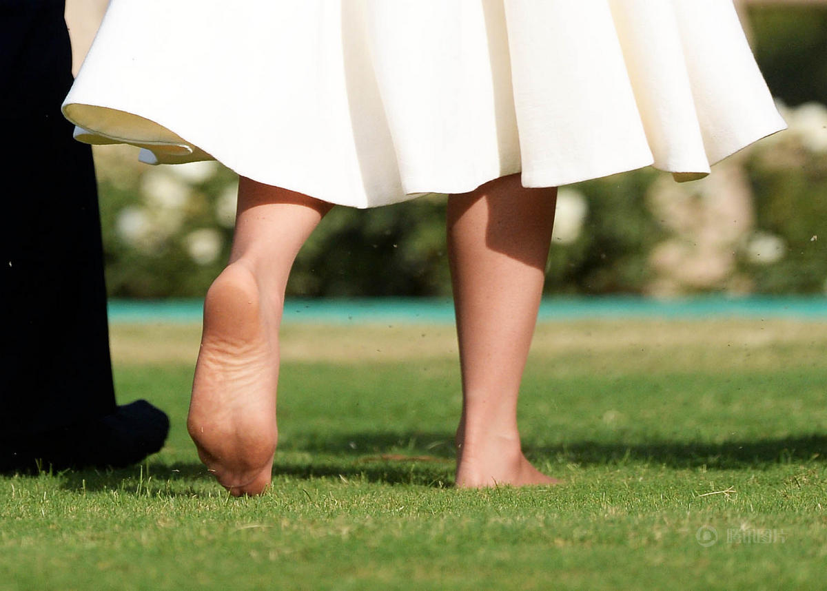 英国王妃访印罕见露出光脚 专家说脚有毛病 - acfun