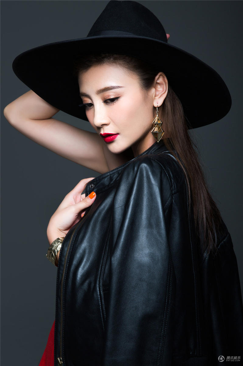 高清:唐菀红唇写真曝光 总攻气质女王范儿