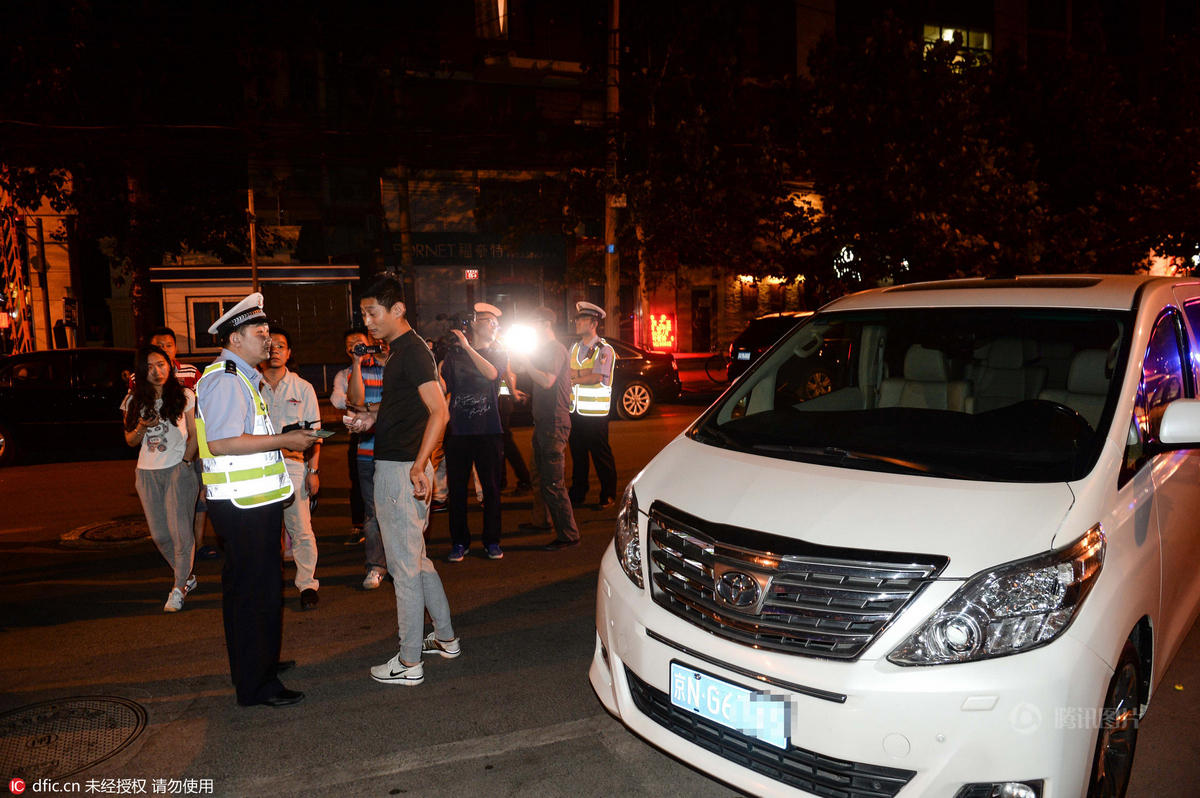 北京交警突擊夜查工體豪車