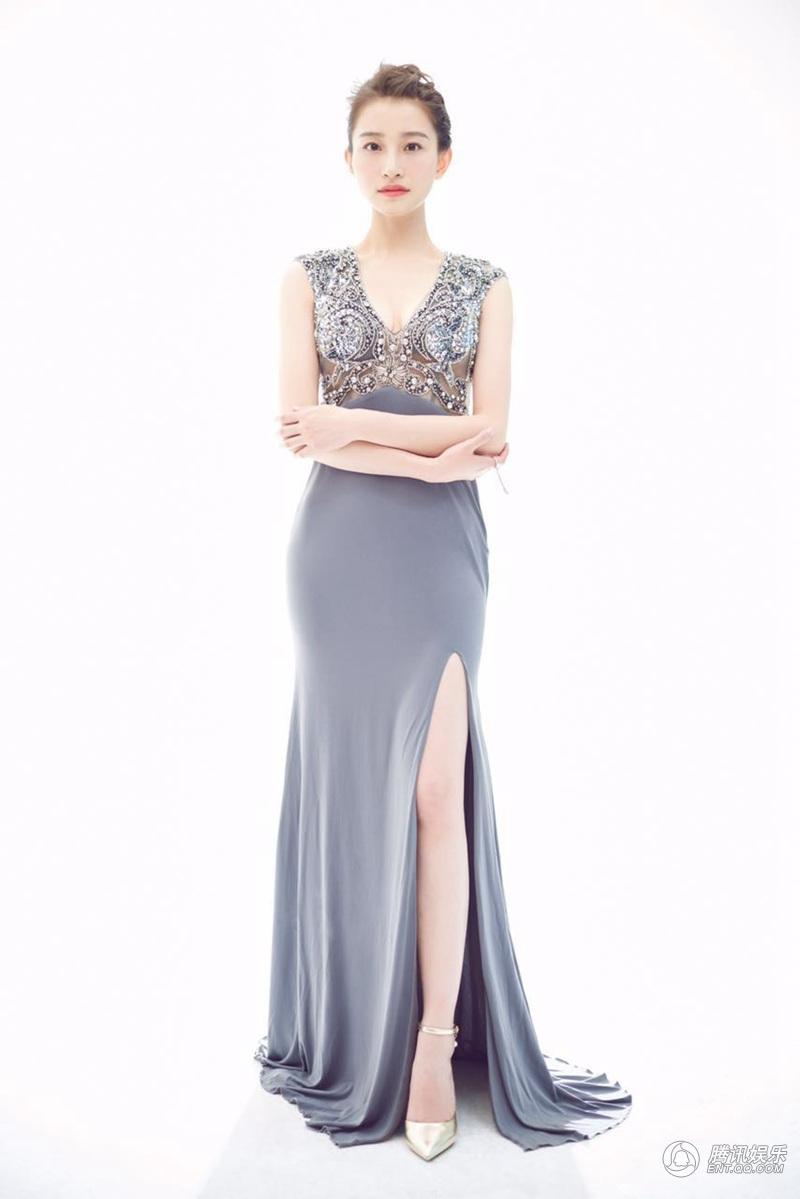 1/4  腾讯娱乐讯 近日,素有暖暖小美女称号的唐德影视演员鱼月拍摄了