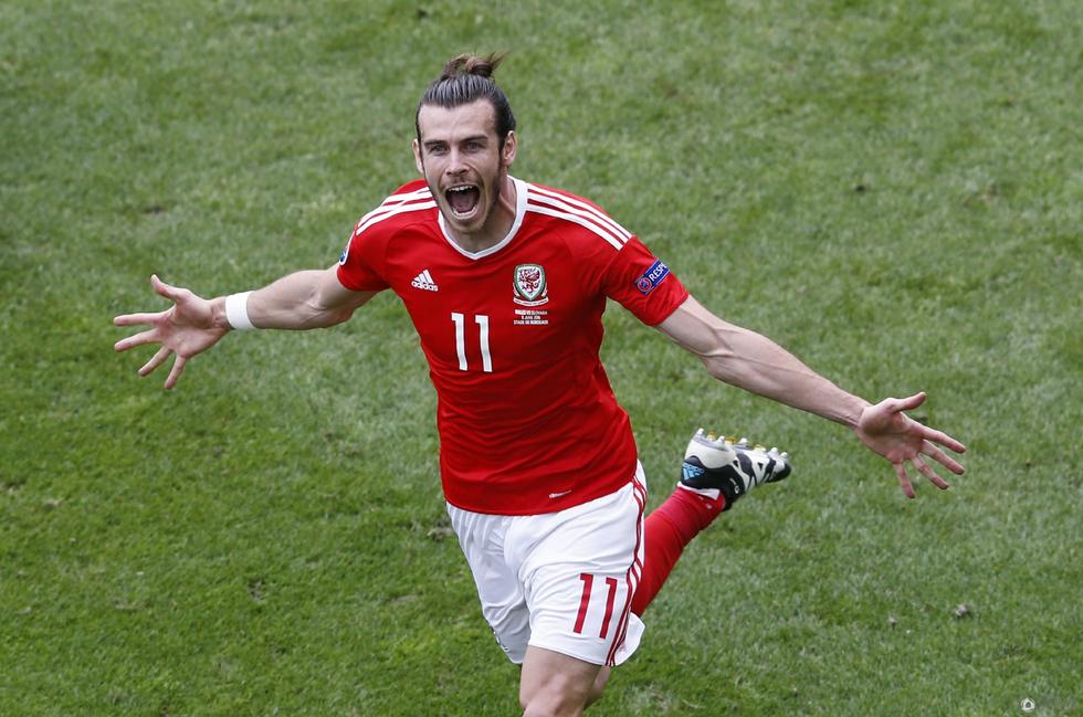 高清:大圣落叶球滑完美弧线 忘情怒吼庆祝