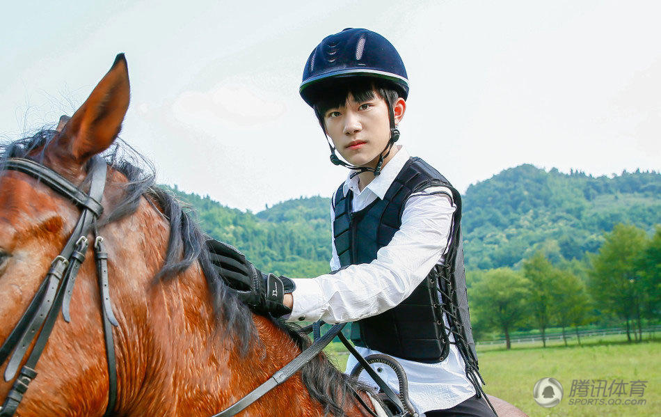 tfboys马术写真大片来袭 青葱少年英姿飒爽(图)