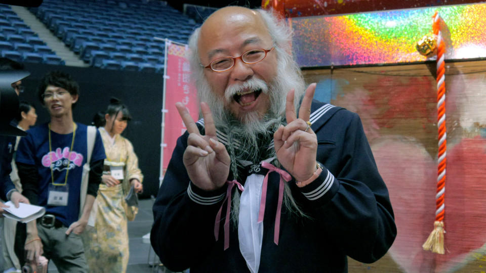 一到周末变少女 日本"水手服大叔"萌化全球