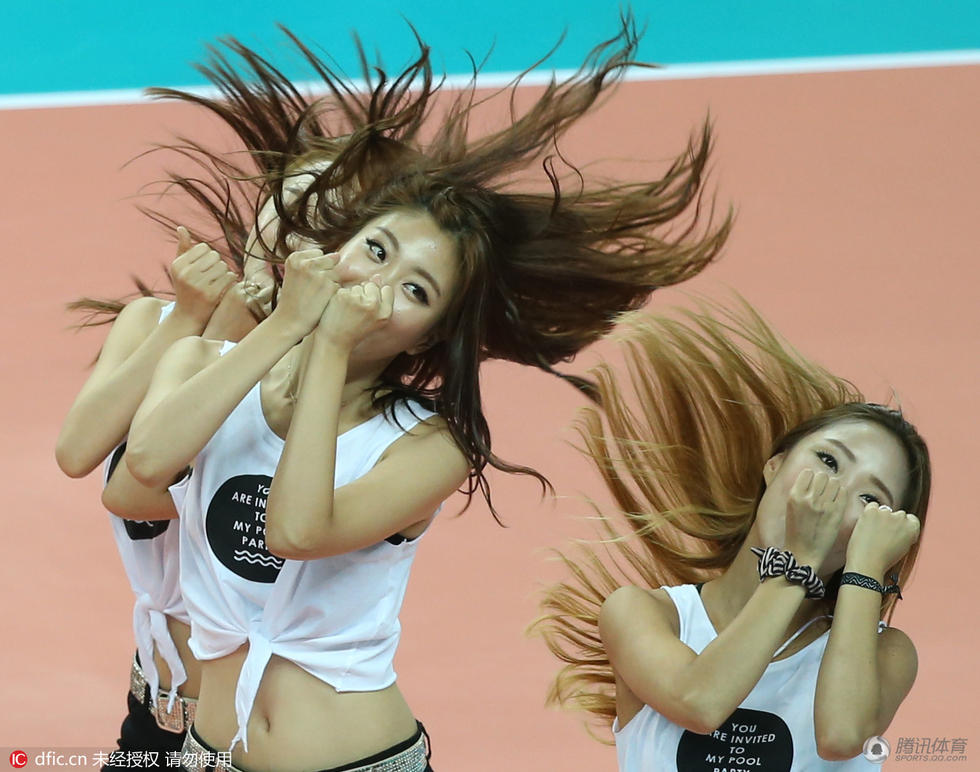 1/4 当地时间2016年7月1日,韩国,韩国排球宝贝劲歌热舞,着露脐装性感