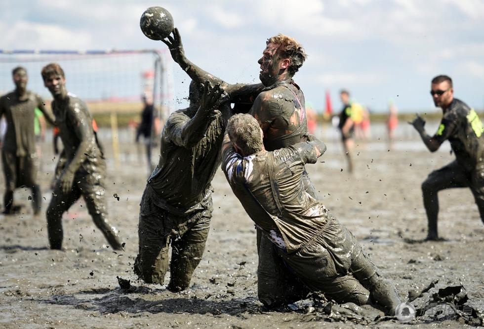 北部的布伦斯布特举行,近500名参赛者参赛,比赛包括足球,手球和排球