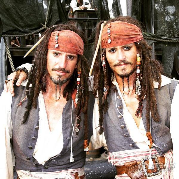 哈维尔·巴登(饰演萨拉查船长),奥兰多·布鲁姆(饰演威尔)