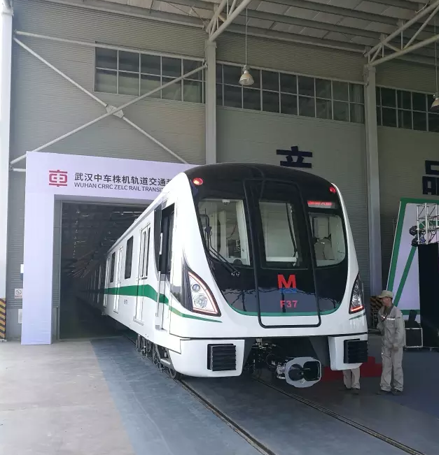"鹦鹉绿"下线 车头车尾增加逃生门-金地雄楚1号业主论坛- 武汉房天下