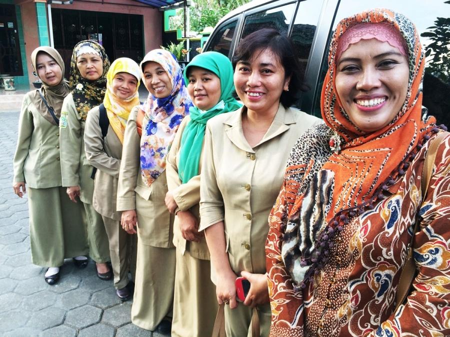 印尼98年女记者图片