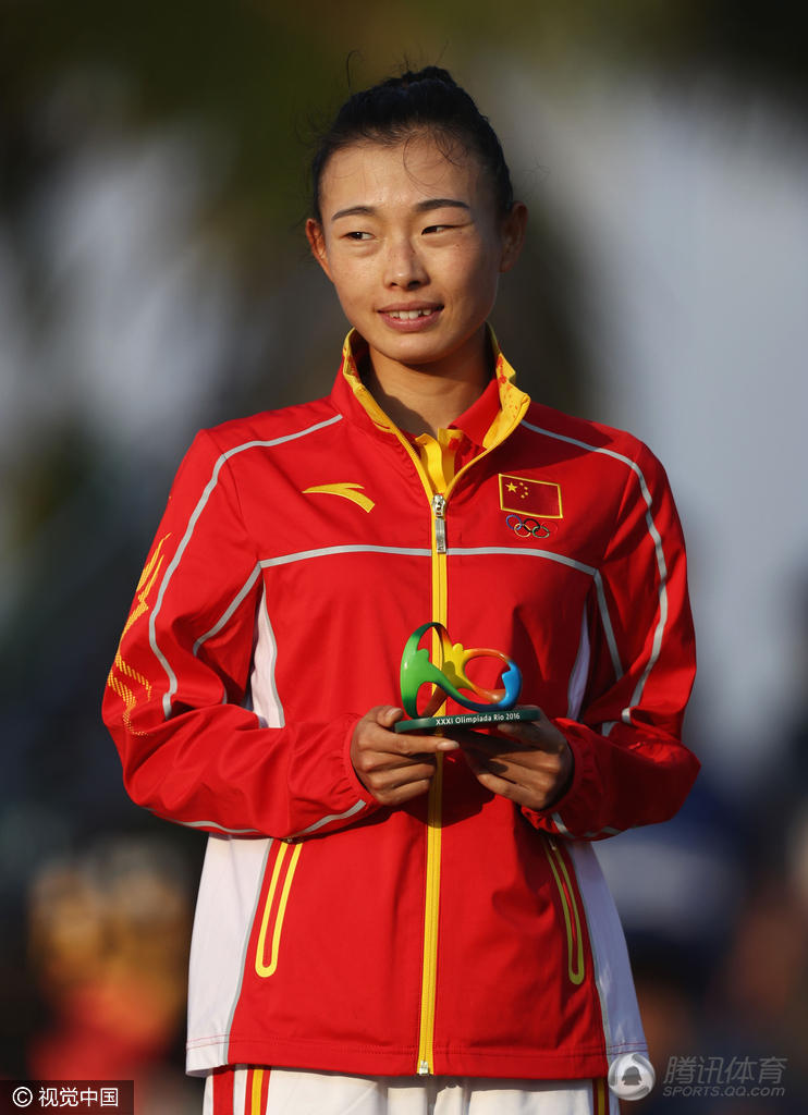 高清:竞走女子20公里颁奖 刘虹登最高领奖台